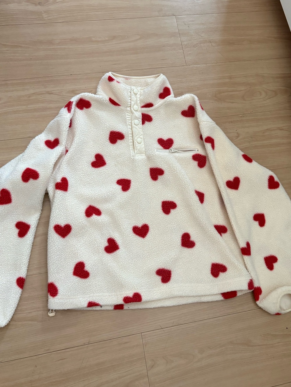 Simons White Sherpa Pullover with Red Heart Print
